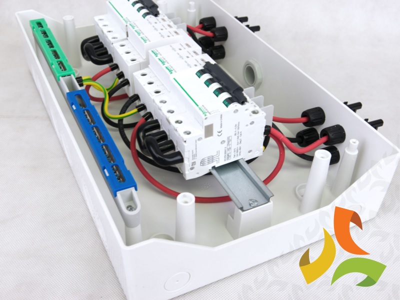 detail Rozvodnice DC s vybavením Schneider Electric 1000V DC IP 65 pro 2 stringy
