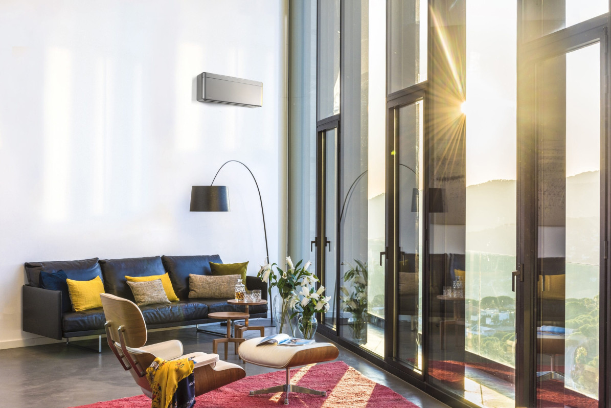 detail Daikin Stylish stříbrná nástěnná klimatizace 4,2kW single split s venkovní jedn.